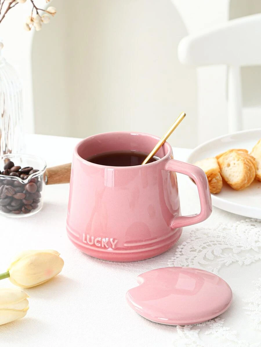 แก้วกาแฟ 1 ชิ้น ลายตัวอักษร และ ช้อน 1 ชิ้น และ ฝาปิดแก้ว 1 ชิ้น oo-130