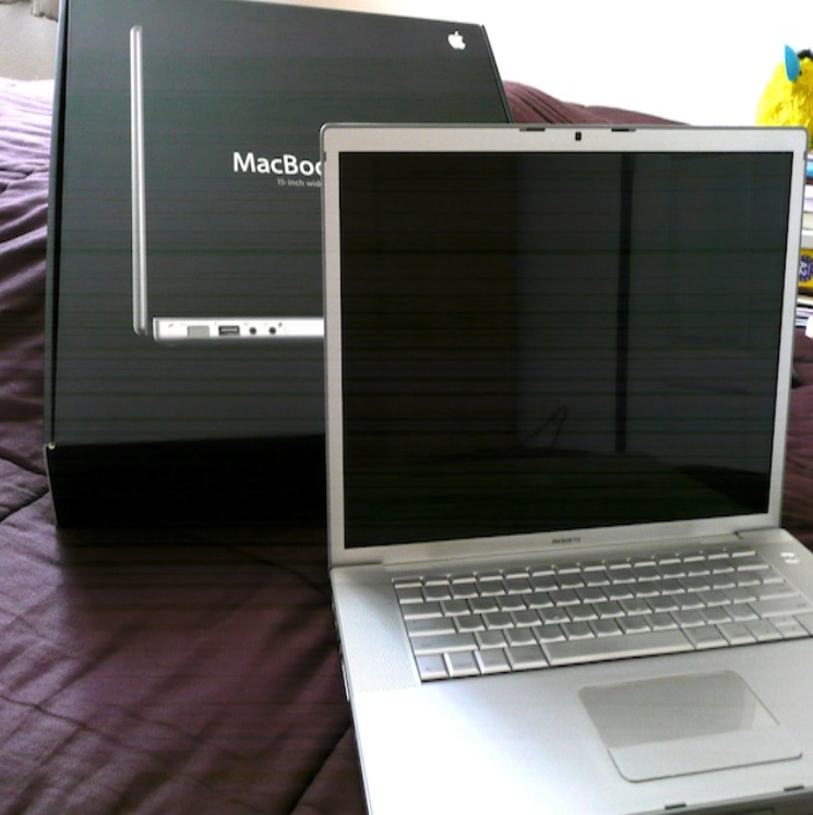 B04-Apple Macbook Pro Intel Core2Duo 2.5 GHz 15 inch สภาพ 95 Early2008