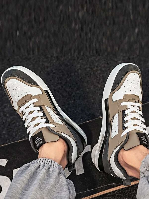 ผู้ชาย รองเท้ากีฬา, รองเท้าผ้าใบ ลายบล็อกสี ป้ายตัวอักษร ผูกเชือกด้านหน้า m-99