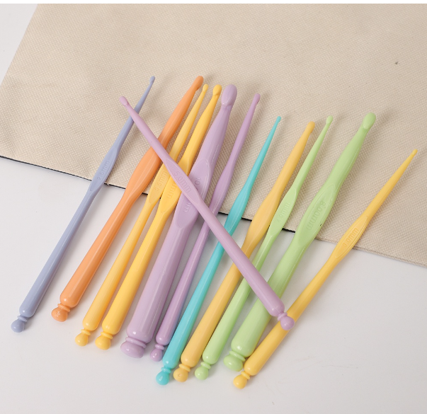 R66-ชุดตะขอพลาสติก 2.0-10.0 มม. สําหรับถักโครเชต์ 12 ชิ้น