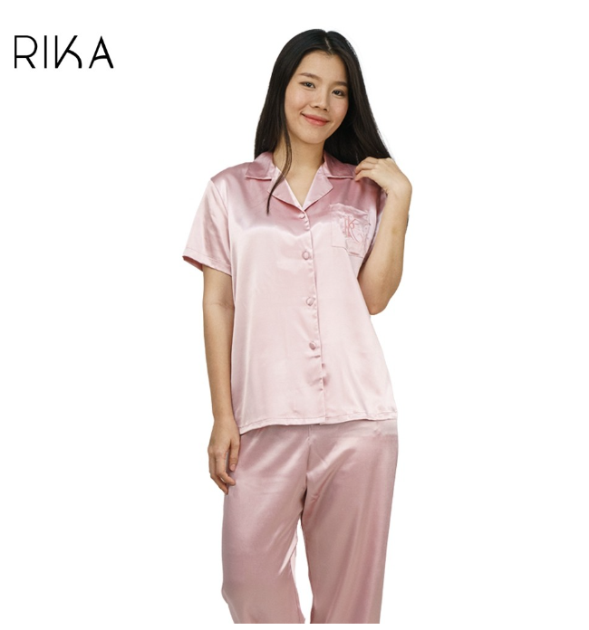 Ri22>RIKA ชุดนอนปาจามา SATIN ผ้าซาติน เนื้อนุ่ม (เสื้อ+กางเกงขายาว) ดีไซน์สวย ใส่สวย ดูสาวไม่แก่ FV3029 ให้สัมผัสที่เย็นสบาย