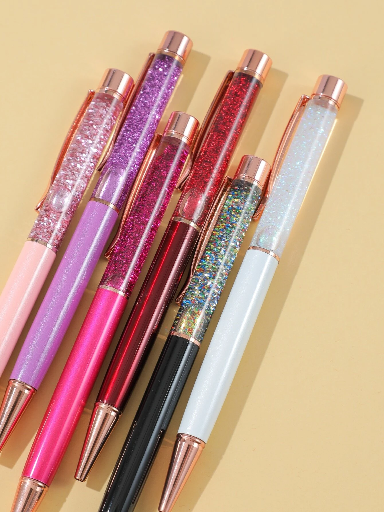 ปากกาลูกลื่น เลื่อม สุ่ม 1 ชิ้น s-97