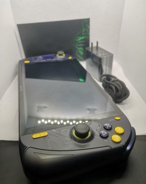 ROM75-AOKZOE A1-L RAM LPDDR5 Nvme SSD เครื่องเล่นเกม 3A WIN11แท้ AMD Ryzen 7 6800U หน้าจอ 1920*1200