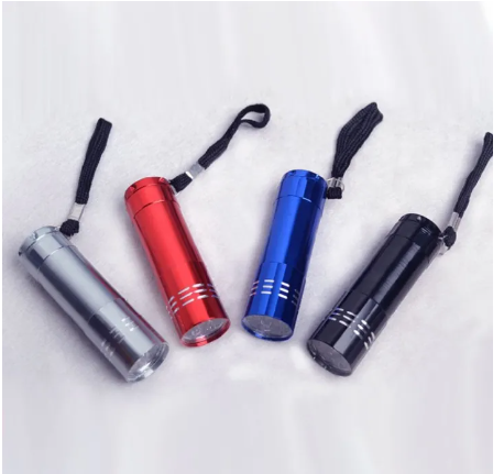 RC33-ฟฉาย LED แบบพกพา แสงไฟสีขาว แถมถ่านฟรี HGI48465879