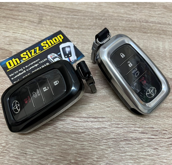 K04-เคสโลหะสองสีดำเงิน รีโมทรถ Toyota Fortuner Legender 2022 แบบ 2 ชั้น สามาถดึงกุญแจสำรองในรีโมทได้ (Double-Layer Metal Alu